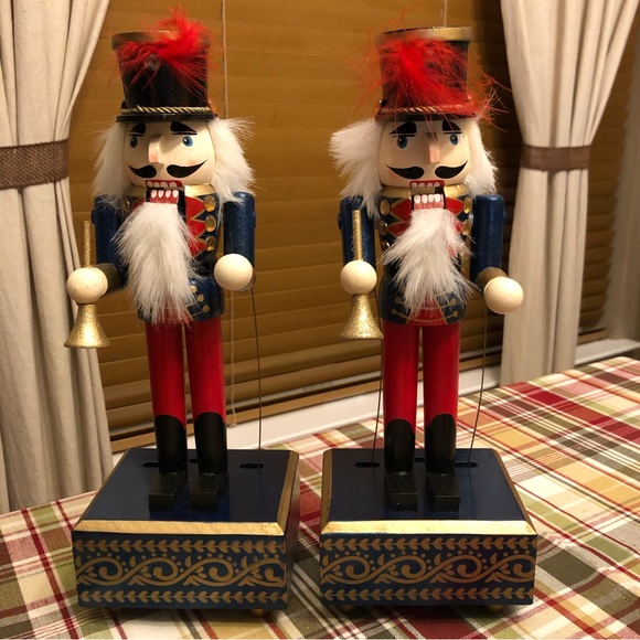 COPY - MUSICAL NUTCRACKER PAIR~12” Musical Windup Animated Nutcrackers~New in B… - Picture 1 of 5